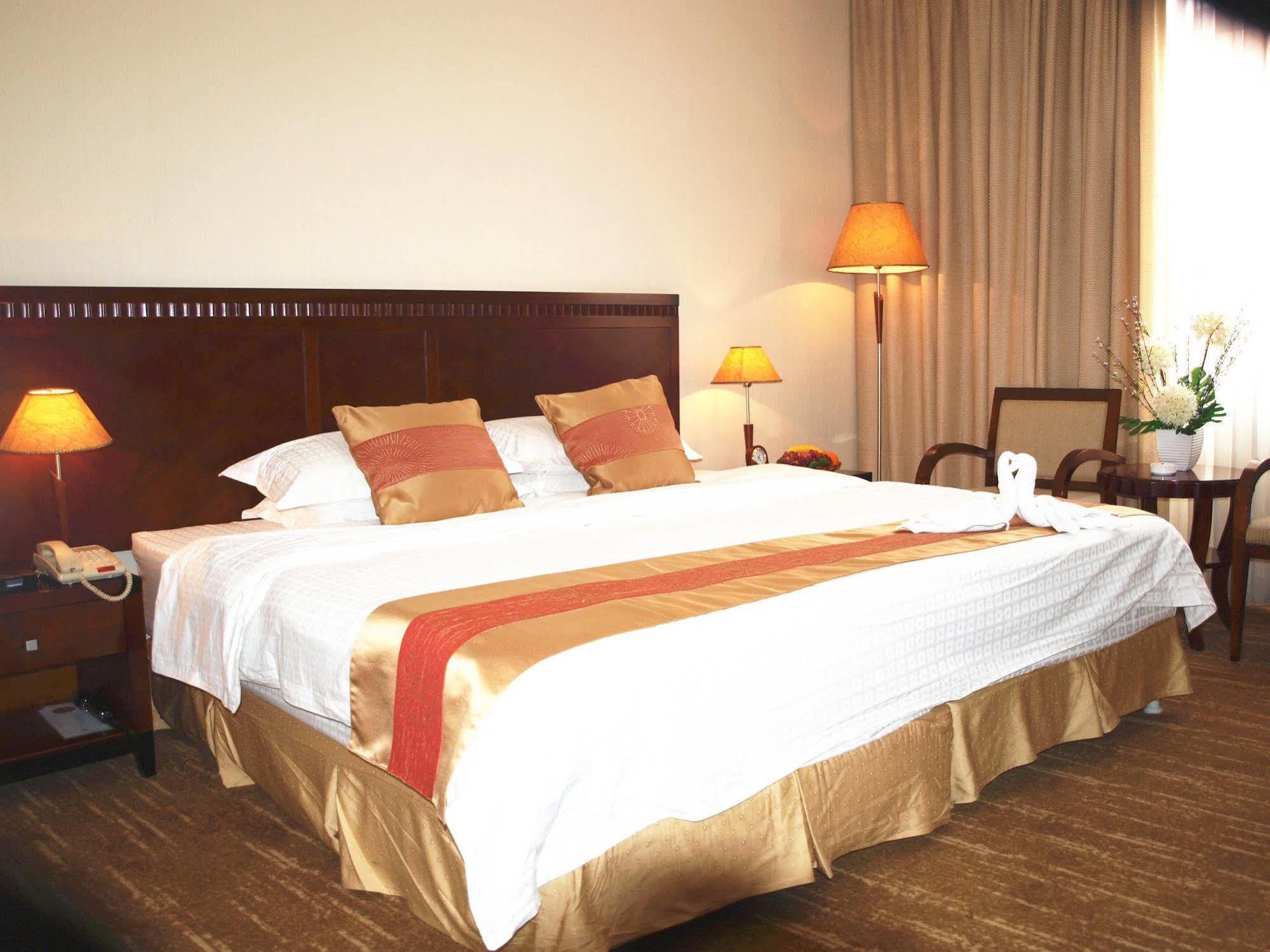 Century Hotel Taicang Экстерьер фото